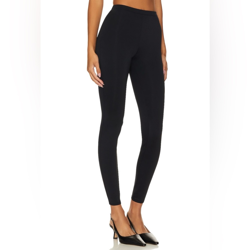 Classic Black High-Waist Leggings - Picture 2 of 5
